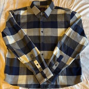 UNTUCKit Men's Checkered Navy and Cream Shirt